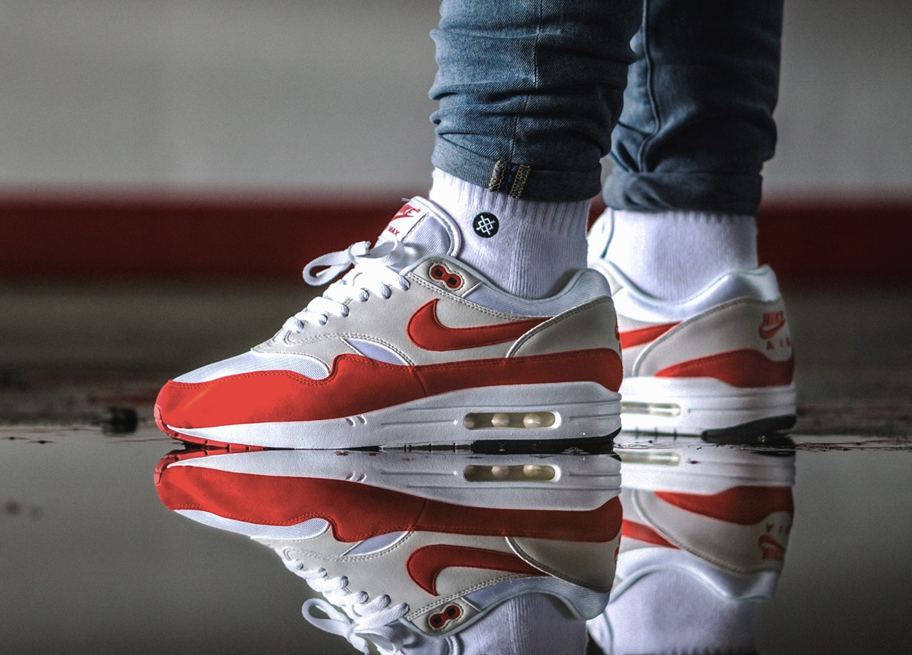 am1 anniversary red