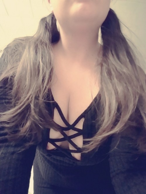 curiouswinekitten2: Cleavage Sunday submission from my hot wife. wifelikesbigcockin.tumb