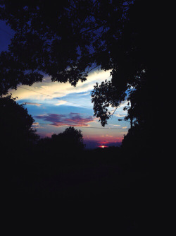 unconsciiousness:  Nashville, Tennessee sunset on We Heart It.  X