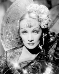 divadietrich:  Marlene Dietrich. The Devil