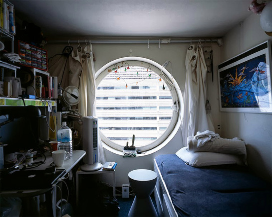 tri-tone:paysagearchitectural:  NAGAKIN CAPSULE TOWER Architect : Kisho Kurokawa