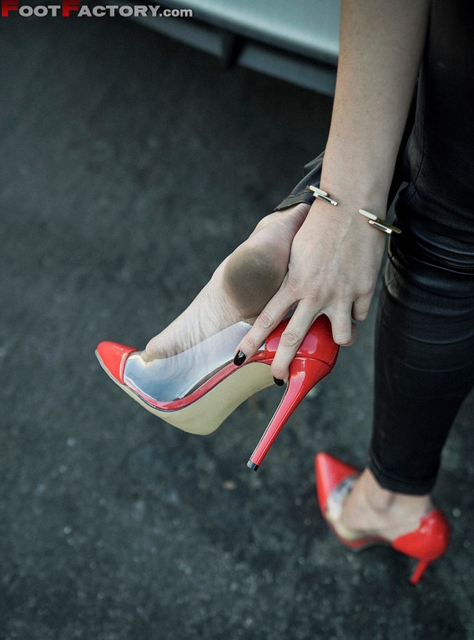 feet-feetdom-cum-c.old-cock-teen-peg-perfections.