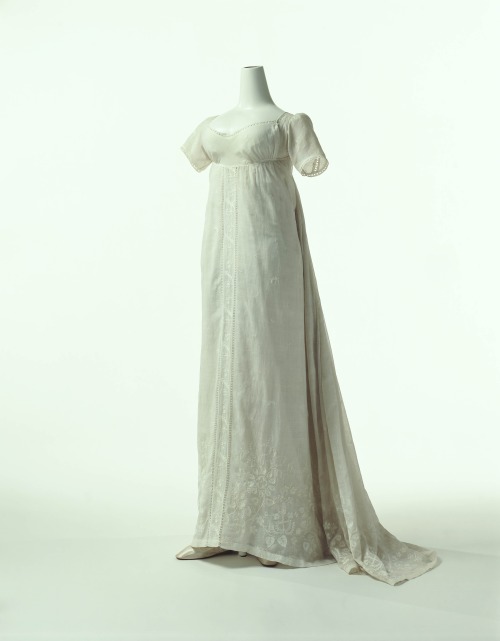 Round Gown, c. 1802from The Kyoto Costume Institute