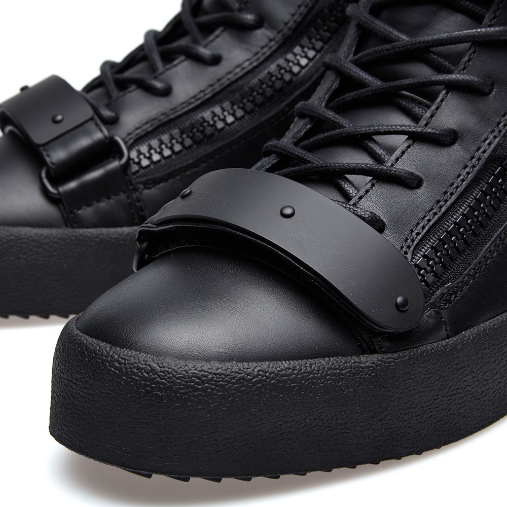 baetology:  matte black // @theblacktroymcclure