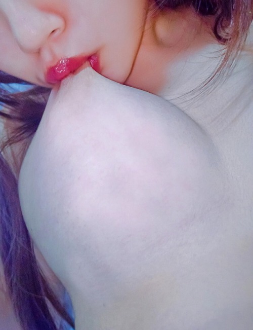 大量精彩萝莉视频资源出售，私信留下你的QQ诚信交易，非诚勿扰，伸手党止步，我没那么多时间和你闲扯