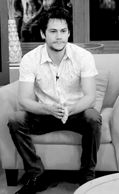 dailytwolf:  Dylan O’Brien makes an appearance on the set of Univision’s Despierta America to promote The Maze Runner (August 28th) 