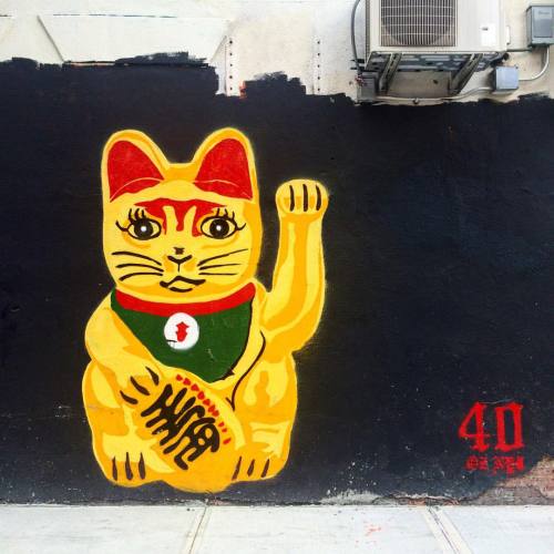 Lucky cat on Eldridge and Houston by @cnnctd •••••••••&