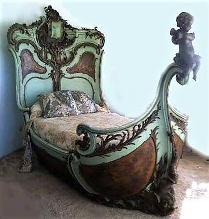 The story of this magnificent bed in the shape of a boat begins with Gaby Deslys, a famous French ac