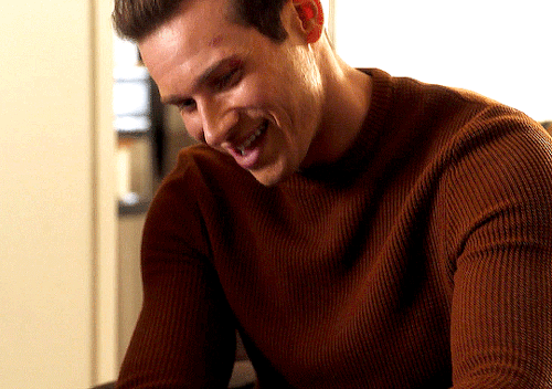 chrishemswrth:EVAN BUCKLEY in 9-1-14x04 “9-1-1, What’s Your Grievance?“