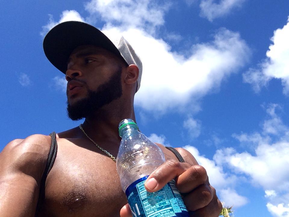 prettyblack1944:  damonrhodes:  Hydrating.  Outstanding! 