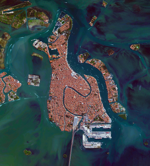 invisibilitah: perspectivemax: dailyoverview:  Venice, Italy, is situated upon 118 small islands tha