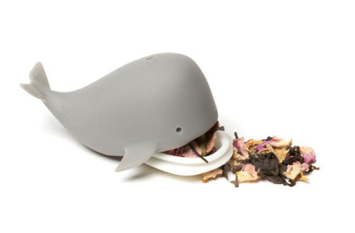 gettum:  nae-design:  Dreaming whale tea infuser by Korean designers Juhyun Yu & Changbong Heo of Gongdreen swims comfortably in your cup.  OHHHH 