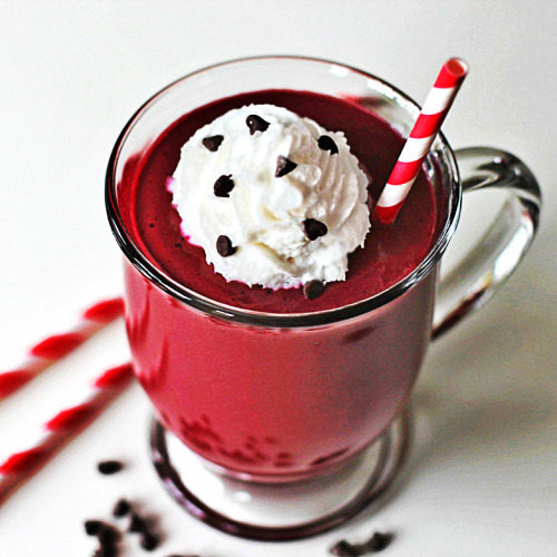 everybody-loves-to-eat:  red velvet everything. 