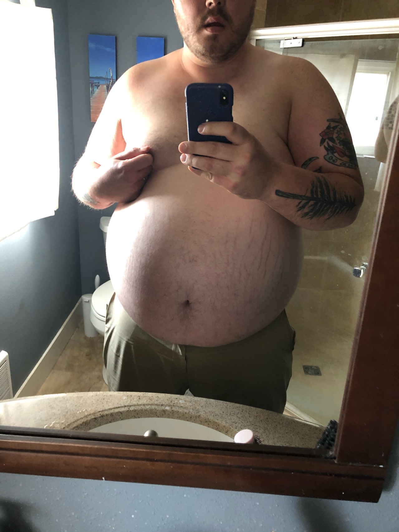 gainershewrote-deactivated20200:Classic mirror selfie for your Friday night 😎🐷