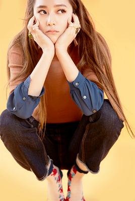 femaleidols:    4walls – krystal  
