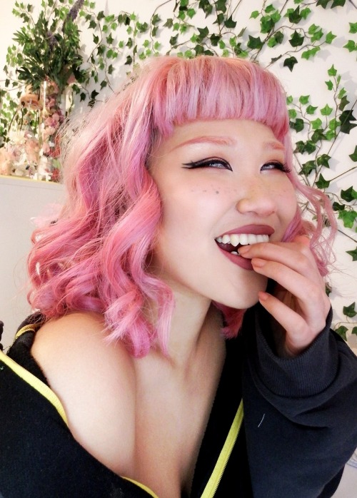 michellemoe:really really rare pictures of me smiling 