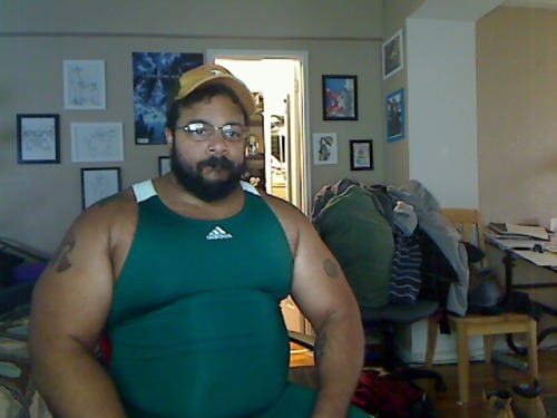 bruticub:  For those that would enjoy it…  So, today was leg day.  I’ve been focusing on trying to grow my quads this season.  Also after an .. “unfortunate”…  incident involving a loose drawstring on my sweatpants.. I always squat in my