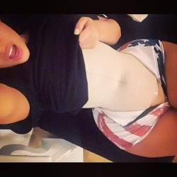 ogkingroy:  stephsdope:  Thighs nigga…  Ummmmhm