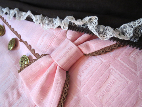 mintkismet:  Finally the owner of a long time wishlist item - Angelic Pretty’s Royal Chocolate salopette in pink ヾ(´∀｀○)ﾉｲｪｰｲ♪ here’s a quick coordinate I put together with it - there’ll be some tweaking before I wear it out,