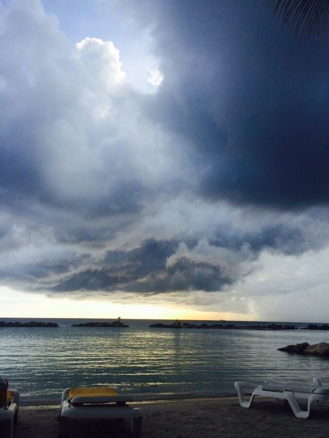 themoonphase:  Sick sky right now