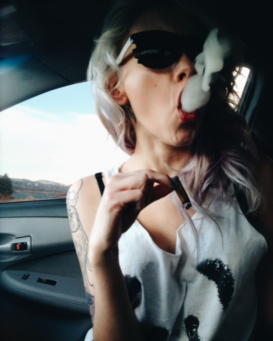 smkbrk:🌿 high as fuck 😋