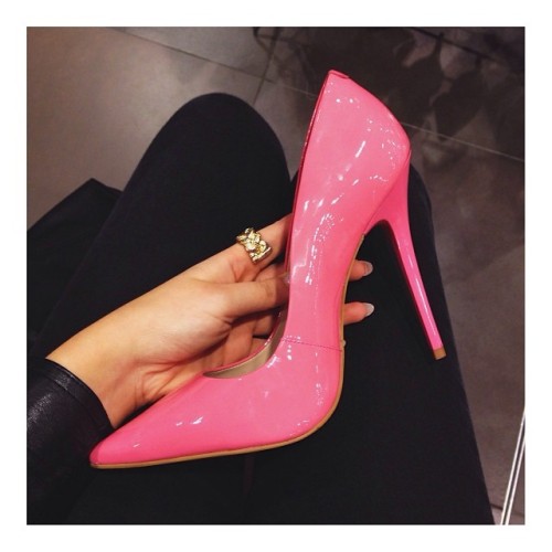 darkhairedandglamorous:  Everyone say hello to my new beauties!! #carvela #barbieshoes #pink #addict
