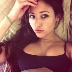 wxmxn:  Angie Varona Instagram - Twitter - Facebook