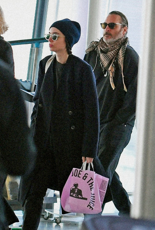 rooneydaily: Rooney Mara and Joaquin Phoenix at Heathrow Airport