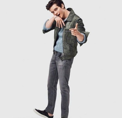 How I imagine this photo shoot going. Photographer: “Ok Fionn, now I want you to bite the brac