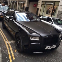 Themanliness:  All Black Rolls Royce Ghost In London! ©@Rollsroycegang! Tag A Rolls