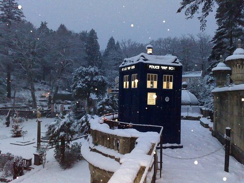 twiceuponadecember:  snowflake-e:  Doctor Who and the T.A.R.D.I.S. | via Facebook
