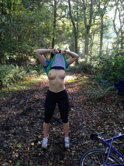 hottiesinyogapant: Flashing in the woods