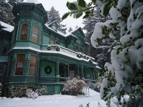 steampunktendencies: Snowy Victorian Houses (Part 2) (Part 1) [ Twitter | Instagram | Facebook | Goo