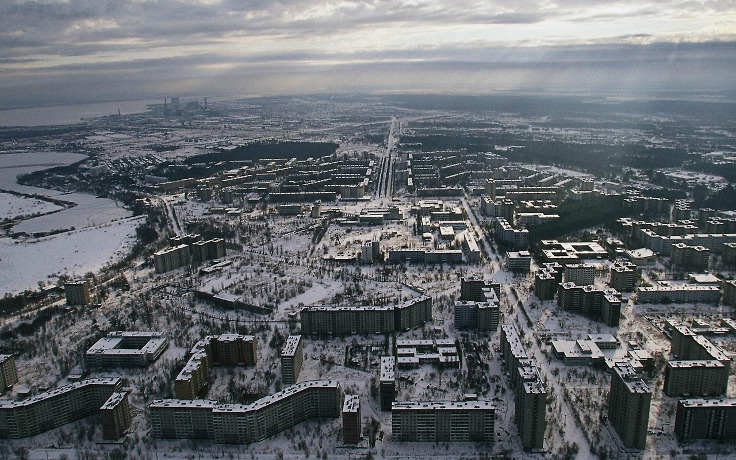 sixpenceee:    Pripyat City  Pripyat city in the Ukraine once housed the families