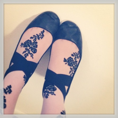 sweetsandhearts:  Wearing: sheer black floral tights from @forever21 + black leather “Runaround” fla