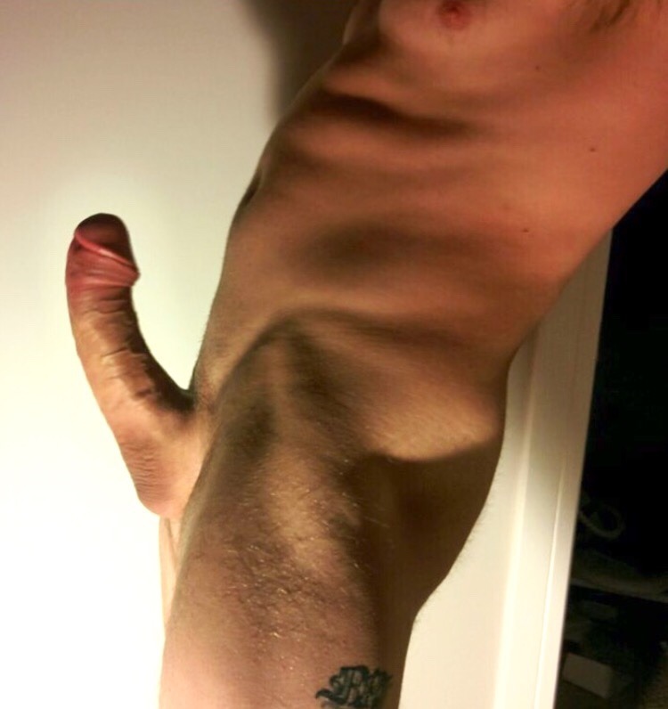 smoothtophairybottom:  Do you like your guys beefy, hairy, and muscular? http://smoothtophairybottom.tumblr.com