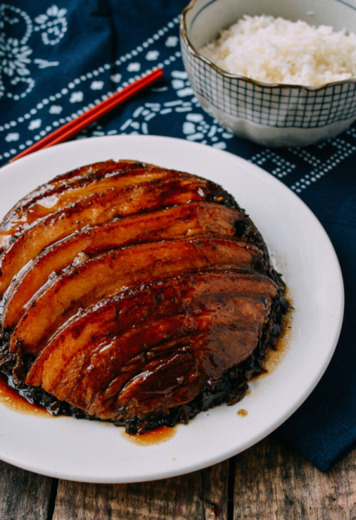 MEI CAI KOU ROU (STEAMED PORK BELLY W/ PRESERVED MUSTARD GREENS)