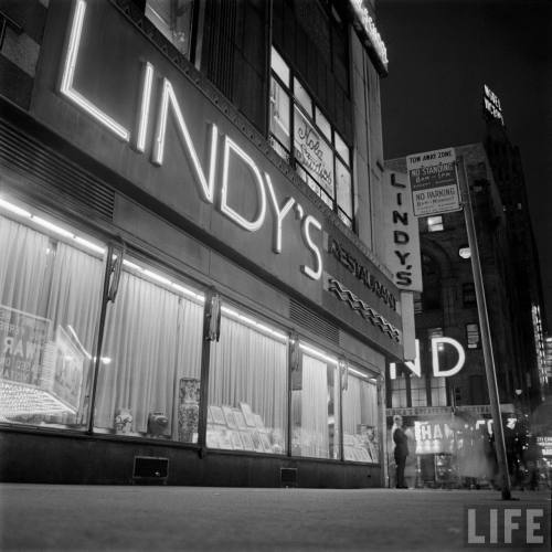 Lindy’s Restaurant(Yale Joel. 1956?)