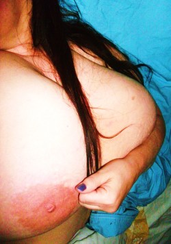 mylonelybreasts:  someone is ignoring me…