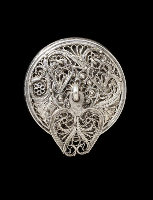 Button, 19th century. Silver sheet with openwork filigree. Iceland. Icelandic silversmiths had worke