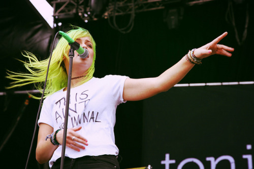 ineedtofindmywaybacktothestart:Tonight Alive @ Vans Warped Tour by annettegeneva on Flickr.