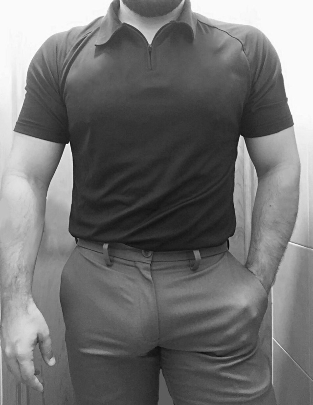 hungbob:Got a meaty bulge, heavy balls full