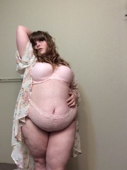 sexysummerray:  Fat princess 👑
