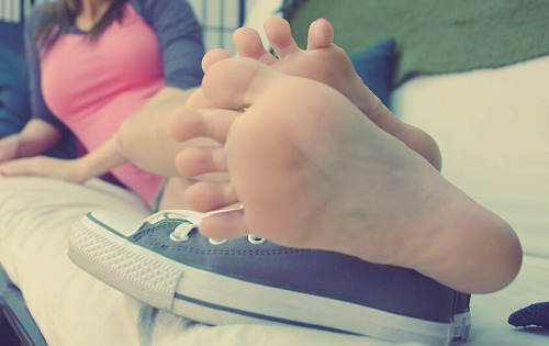 feet-art: Chucks und barfuss. I love it