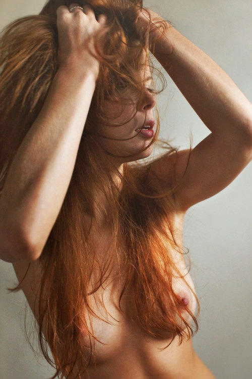 loungeoflust:  no1moongirl:  marie-caroline:  Tornade rouge. Photo de Brandon Witzel.  loungeoflust 😍😍😍  😜😳😳😳😘