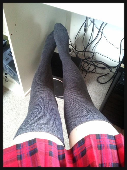 arisupamyupamyu:i got new over-the-knee socks for christmas
