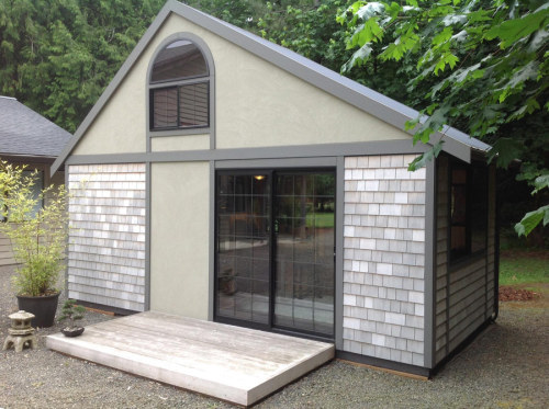 i-dream-in-bloo:  meganzoor:  saltdoe:  jeremylawson:  A 280 square feet tiny house in Aurora, Oregon. More info here.  scumfolk  that shelving unit near the tub is so smart  This is.. incredible.. actually!! 