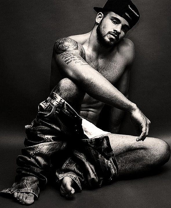 dominicanblackboy:  A hot moment in black and white wit gorgeous sexy hunk Cory Wharton!