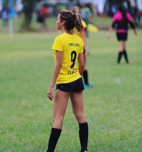 girlsofcollegesports:Athlete: Jime LlanezaSchool: Instituto Cumbres CancúnTeam: CumbresSport: Soccer