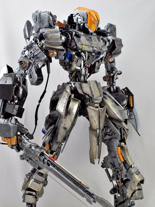 rhubarbes:  via GUNDAM GUY: Humanoid Robot [Using Parts From MG Sinanju / HG Rozen Zulu] - Custom Build 